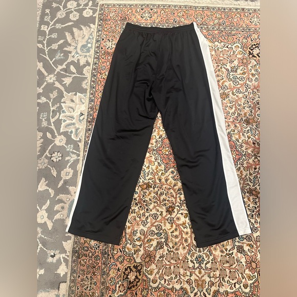 ADIDAS black basketball pants - Picture 8 of 8